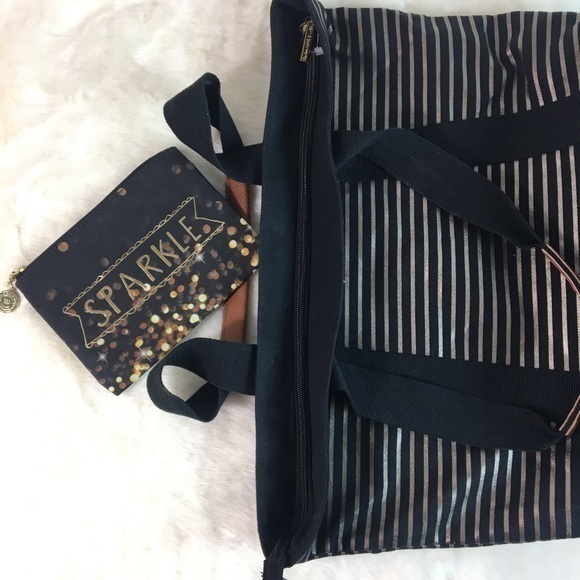 Bath & Body Works bag with makeup bag - Picture 3 of 4